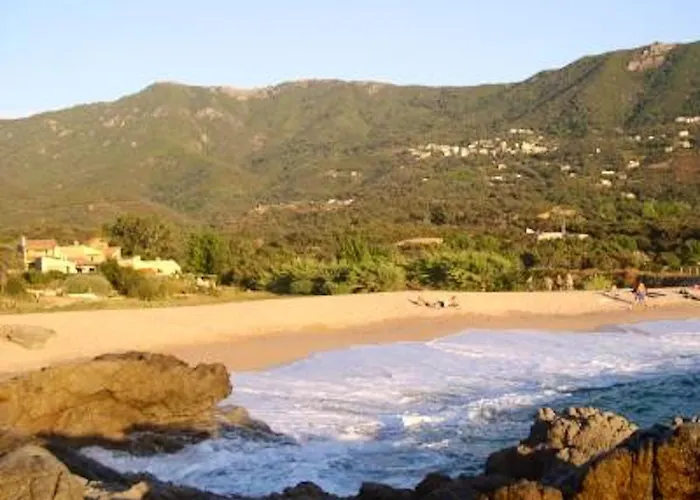 Maison Accueillante A Avec Jardin Cloture. Calcatoggio (Corsica)