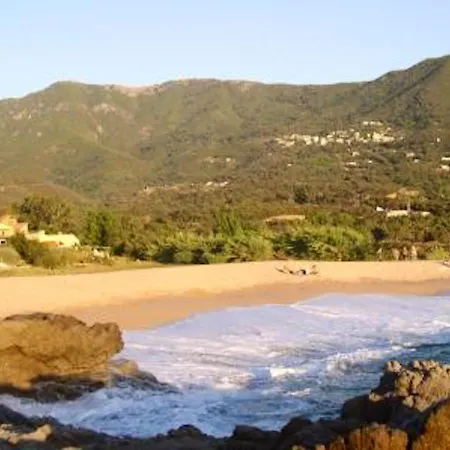 Maison Accueillante A Avec Jardin Cloture. Калькатоджо