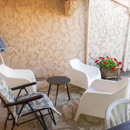 Сasa de vacaciones Maison Accueillante à Avec Jardin Clôturé.
