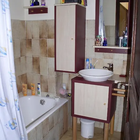 Сasa de vacaciones Maison Accueillante à Avec Jardin Clôturé. *