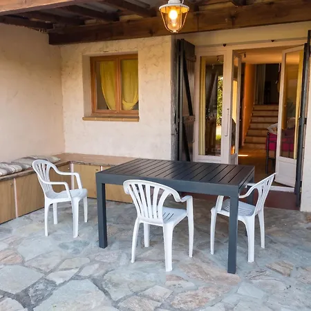 Maison Accueillante à Avec Jardin Clôturé. Сasa de vacaciones Calcatoggio (Corsica)