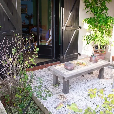 Maison Accueillante à Avec Jardin Clôturé. Сasa de vacaciones *