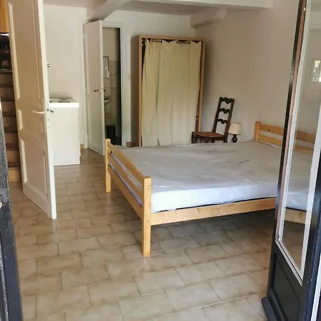 Maison Accueillante à Avec Jardin Clôturé. Calcatoggio (Corsica)