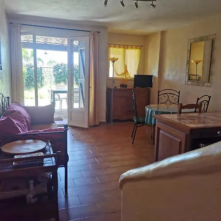 Maison Accueillante à Avec Jardin Clôturé. Сasa de vacaciones *
