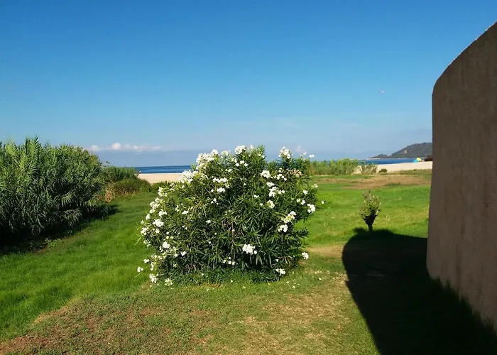 Maison Accueillante à Avec Jardin Clôturé. *