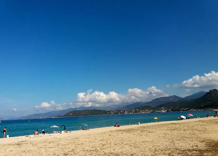 Hébergement de vacances Maison Accueillante à Avec Jardin Clôturé. Calcatoggio (Corsica)