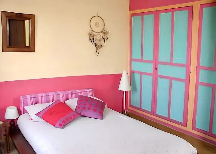 Maison Accueillante à Avec Jardin Clôturé. *