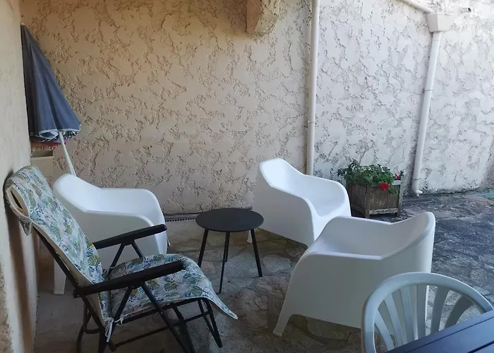 Hébergement de vacances Maison Accueillante à Avec Jardin Clôturé. Calcatoggio (Corsica)